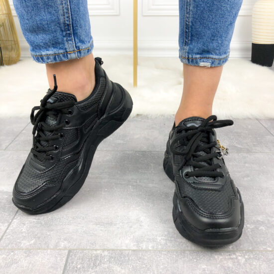 Дамски черни маратонки с верижка Eritrea 10039BL /