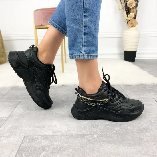 Дамски черни маратонки с верижка Eritrea 10039BL /