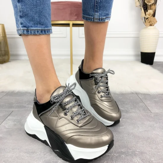 Сребристи маратонки с висока подметка /