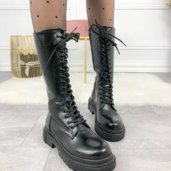 Alternative view of Дамски ботуши с връзки тип кубинки Antverpen черен лак 10065CBL