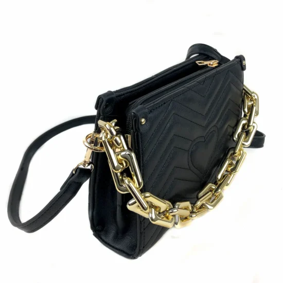 Малка дамска чанта с ефектна дръжка Camilla 20009BL /