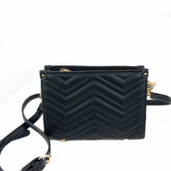 Малка дамска чанта с ефектна дръжка Camilla 20009BL /