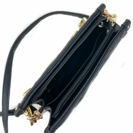 Малка дамска чанта с ефектна дръжка Camilla 20009BL /