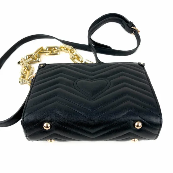 Малка дамска чанта с ефектна дръжка Camilla 20009BL /