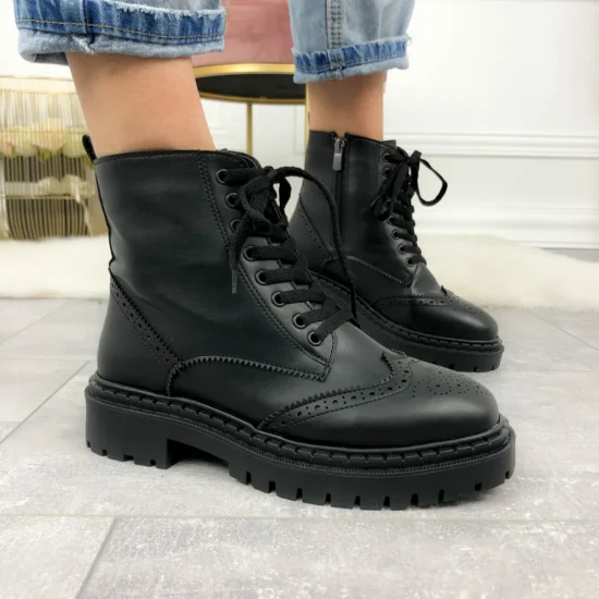 Черни кубинки с връзки и цип Tamaris 10074BL /