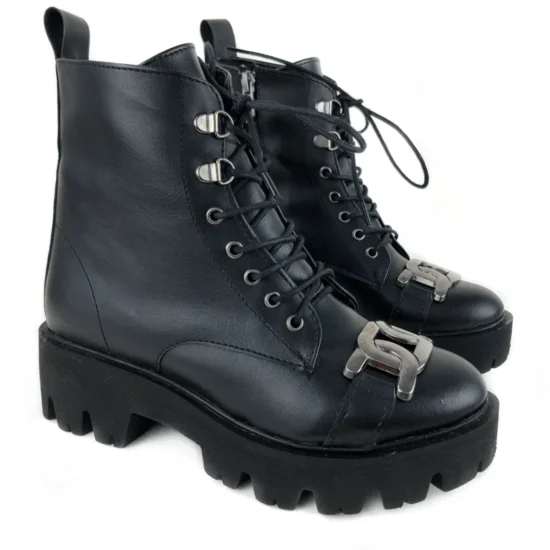 Черни кубинки с катарама отпред Manaus 10079BL /