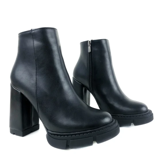 Черни боти с дебел ток и платформа Ebru 10100BL /