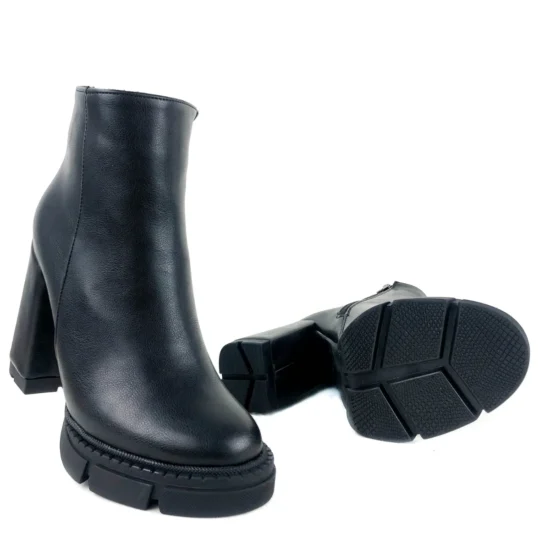 Черни боти с дебел ток и платформа Ebru 10100BL /