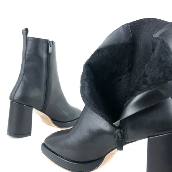 Черни боти на ток с ластик Claros 10092BL /