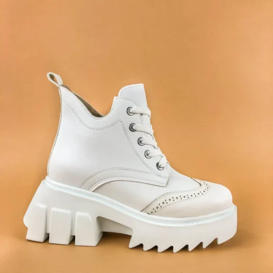 Модерни дамски боти с висока подметка Oxyboot в бял цвят 10067WH /