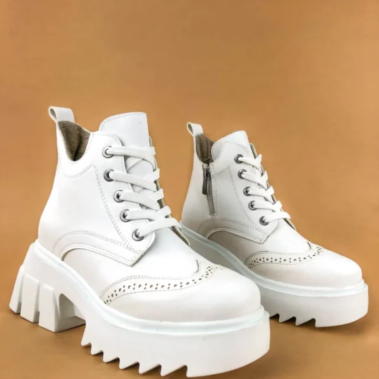 Модерни дамски боти с висока подметка Oxyboot в бял цвят 10067WH /