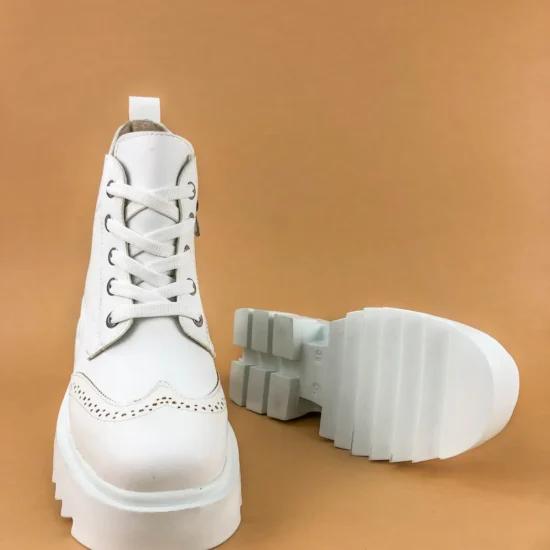 Модерни дамски боти с висока подметка Oxyboot в бял цвят 10067WH /