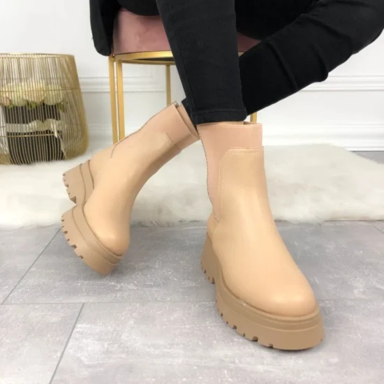Дамски бежови боти с дебела подметка ЕЕ /