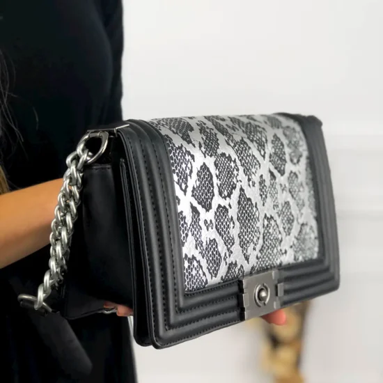 Alternative view of Елегантна дамска чанта с верижка Cortes черен лак и сребрист акцент 20023SI