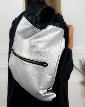 Дамска спортна чанта торба тип мешка Leotaro в сребрист цвят 20017SI