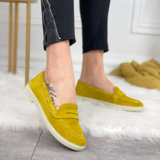 Жълти мокасини от естествен велур /