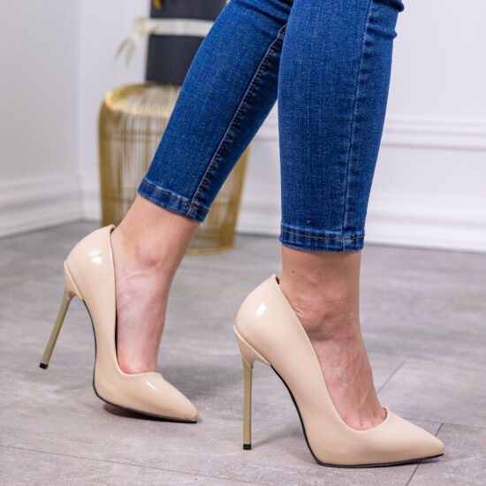 Бежови лачени обувки с метален ток Blade 10170EE /