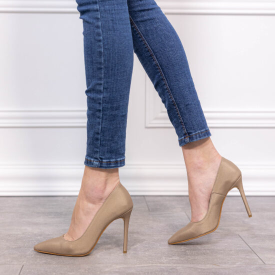 Alternative view of Бежови обувки на ток от сатен