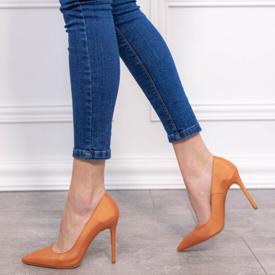 Rasha Оранжеви обувки на ток от сатен /