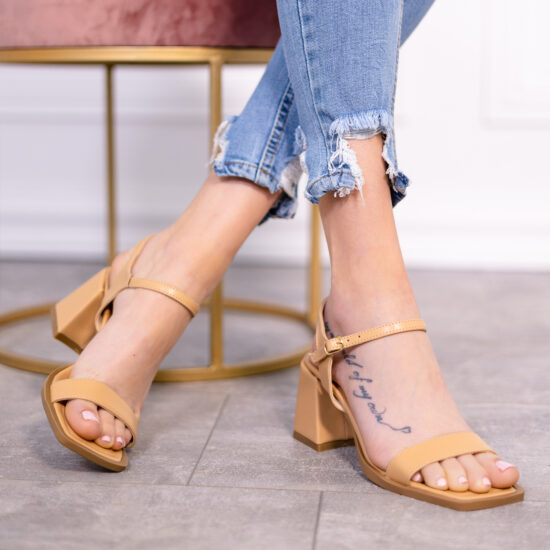 Alternative view of Тъмнобежови сандали на среден ток