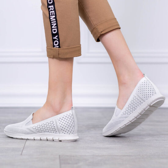 Бели ежедневни обувки от естествена кожа Robin с гъвкава подметка 10221 /