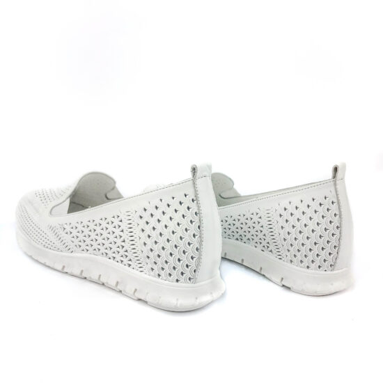 Бели ежедневни обувки от естествена кожа Robin с гъвкава подметка 10221 /