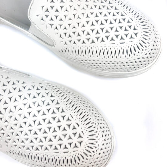 Бели ежедневни обувки от естествена кожа Robin с гъвкава подметка 10221 /