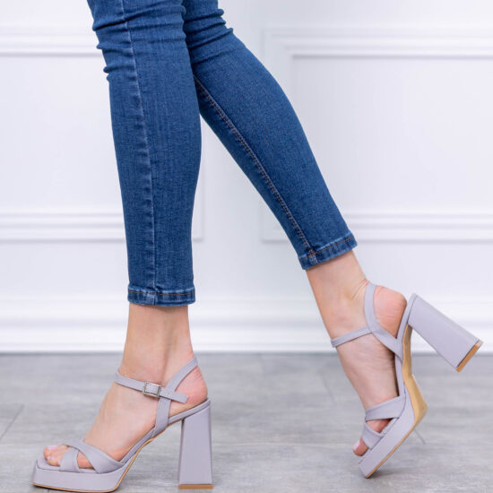 Seline Сиви сандали от сатен на ток с лека платформа /