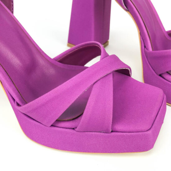 Seline Лилави сандали от сатен на ток с лека платформа /