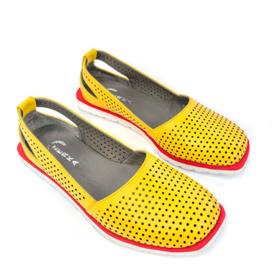 Перфорирани ежедневни обувки от естествена кожа в жълт цвят /