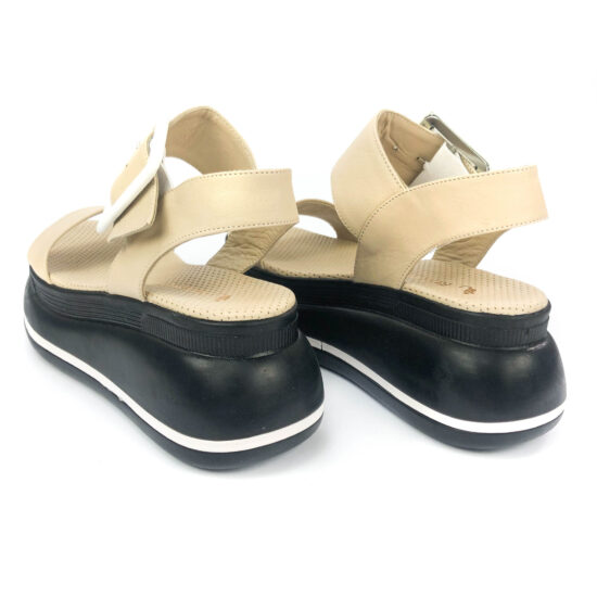 Бежови сандали от естествена кожа с ниска платформа /