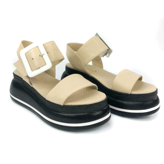 Бежови сандали от естествена кожа с ниска платформа /