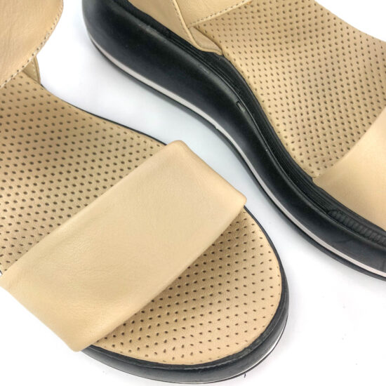 Бежови сандали от естествена кожа с ниска платформа /