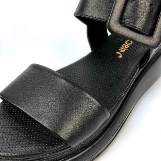 Черни сандали от естествена кожа с ниска платформа /