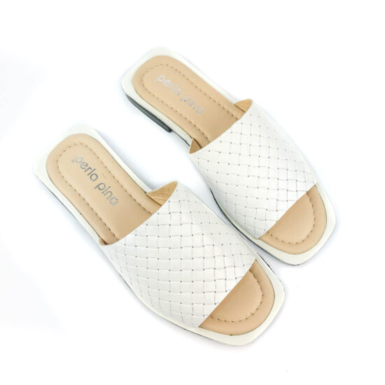 Бели дамски чехли от естествена кожа със скосена форма /