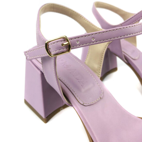 Лилави сандали на среден ток /