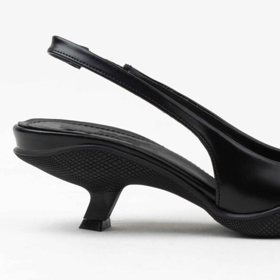 Дизайнерски дамски обувки на нисък ток с остър връх и гумена подметка /