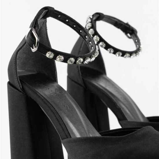 Обувки с масивна платформа и висок ток /