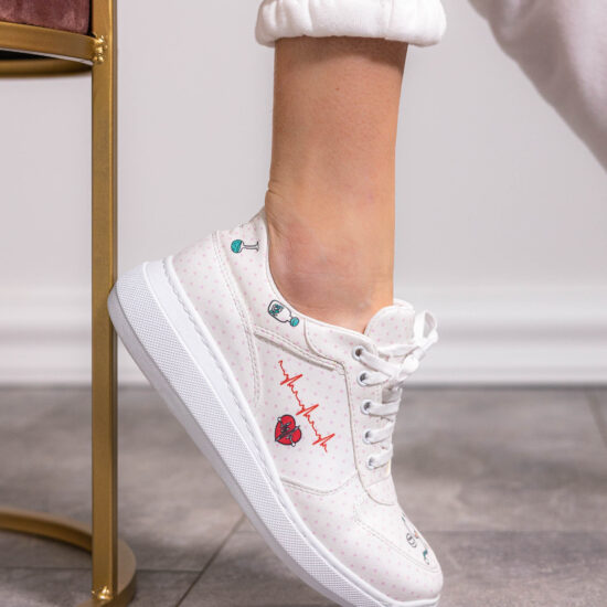 Медицински маратонки Medicine в бяло с принт 600005 /