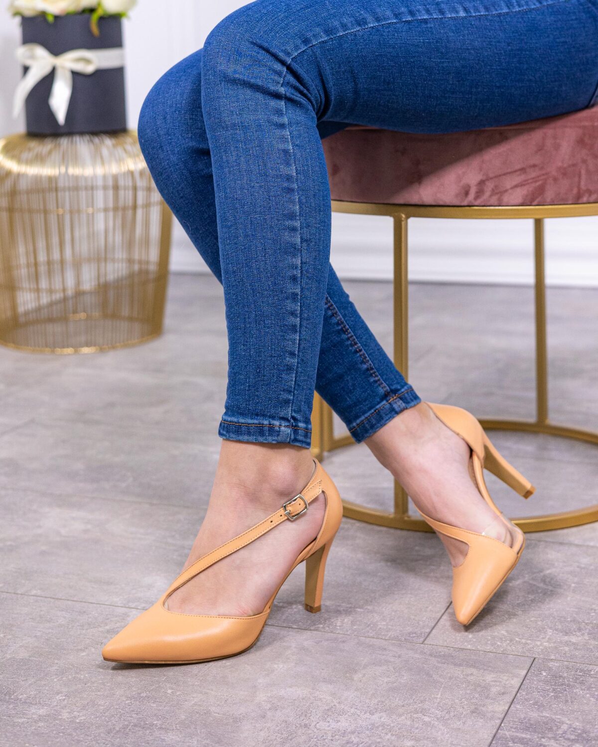 Обувки на ток от естествен кожа в прасковен цвят