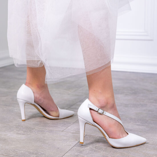 Бели обувки на ток от естествена кожа /