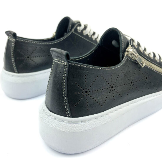 Дамски черни кецове от естествена кожа Juanna 10238 /