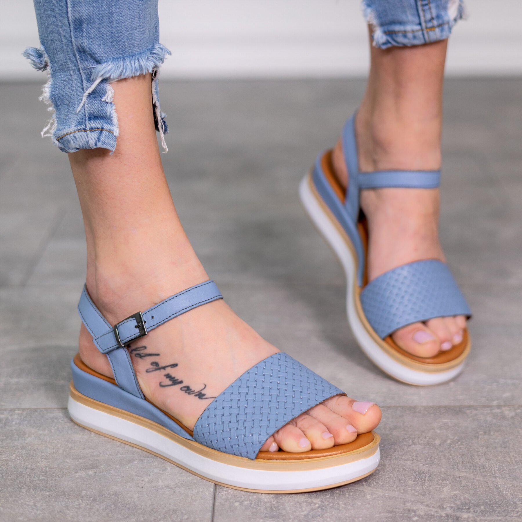 Ежедневни сини сандали от естествена кожа с ниска платформа