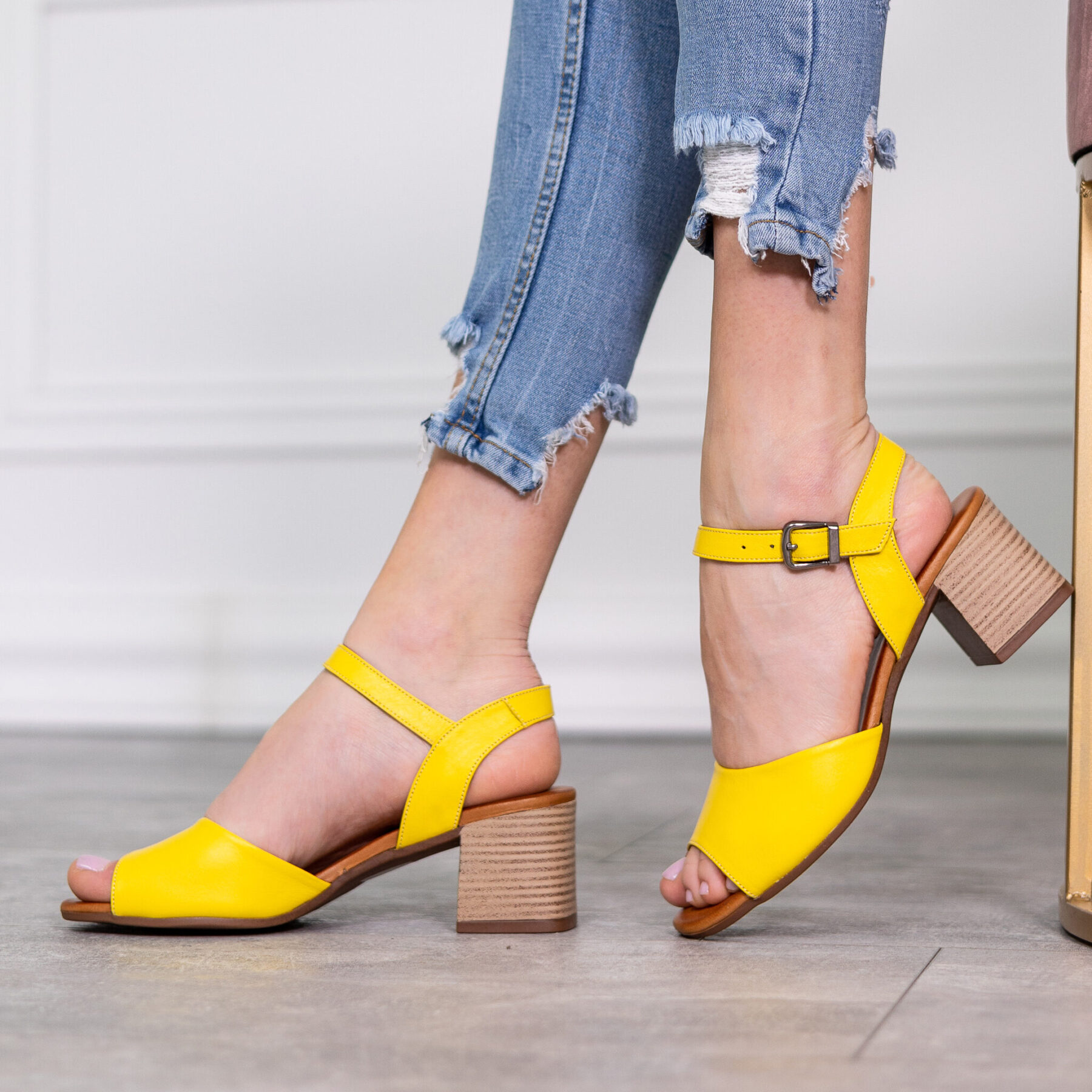 Дамски жълти сандали на ток от естествена кожа