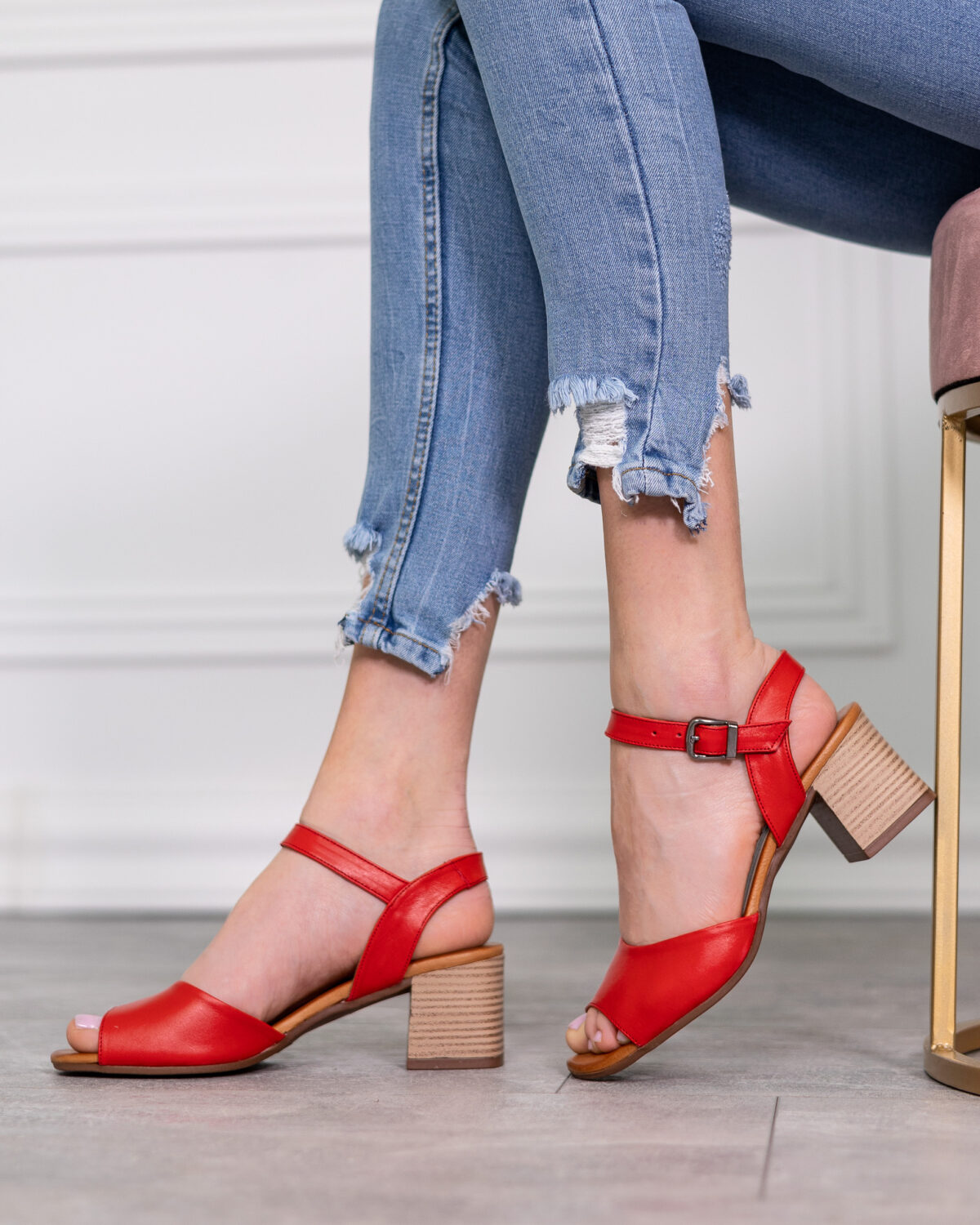 Дамски червени сандали на ток от естествена кожа Veneda 10267
