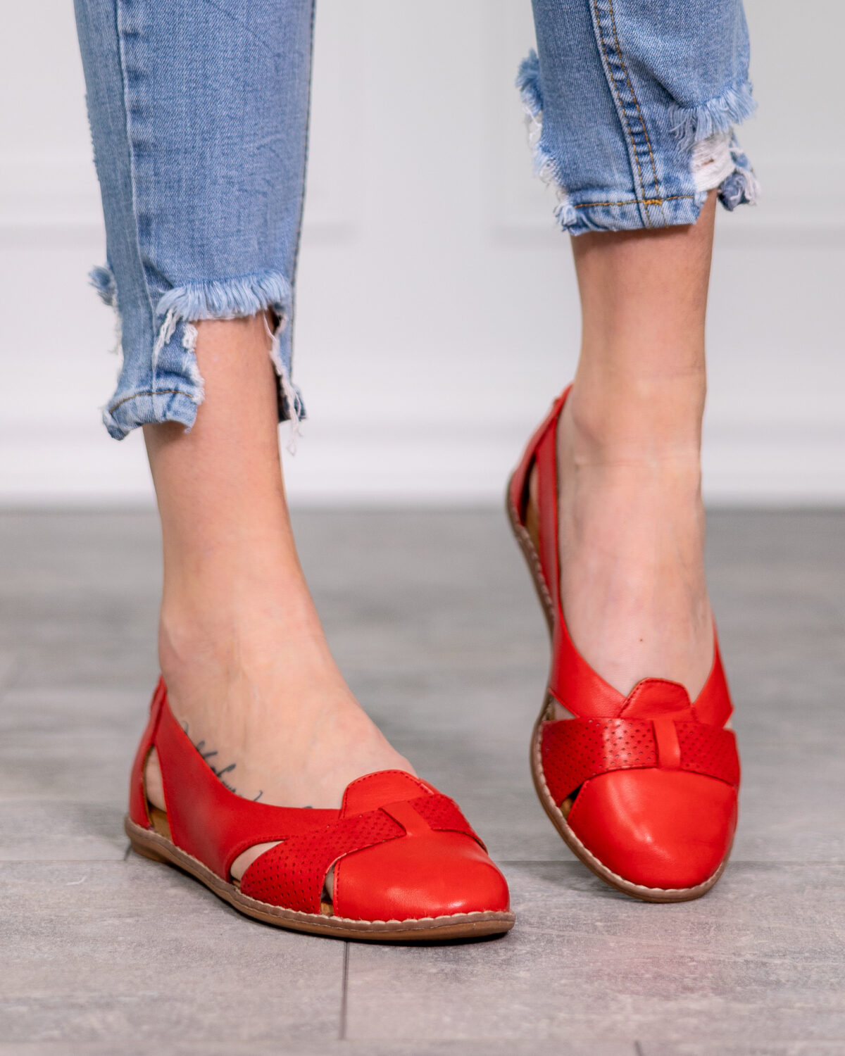 Дамски равни обувки от естествена кожа в червено