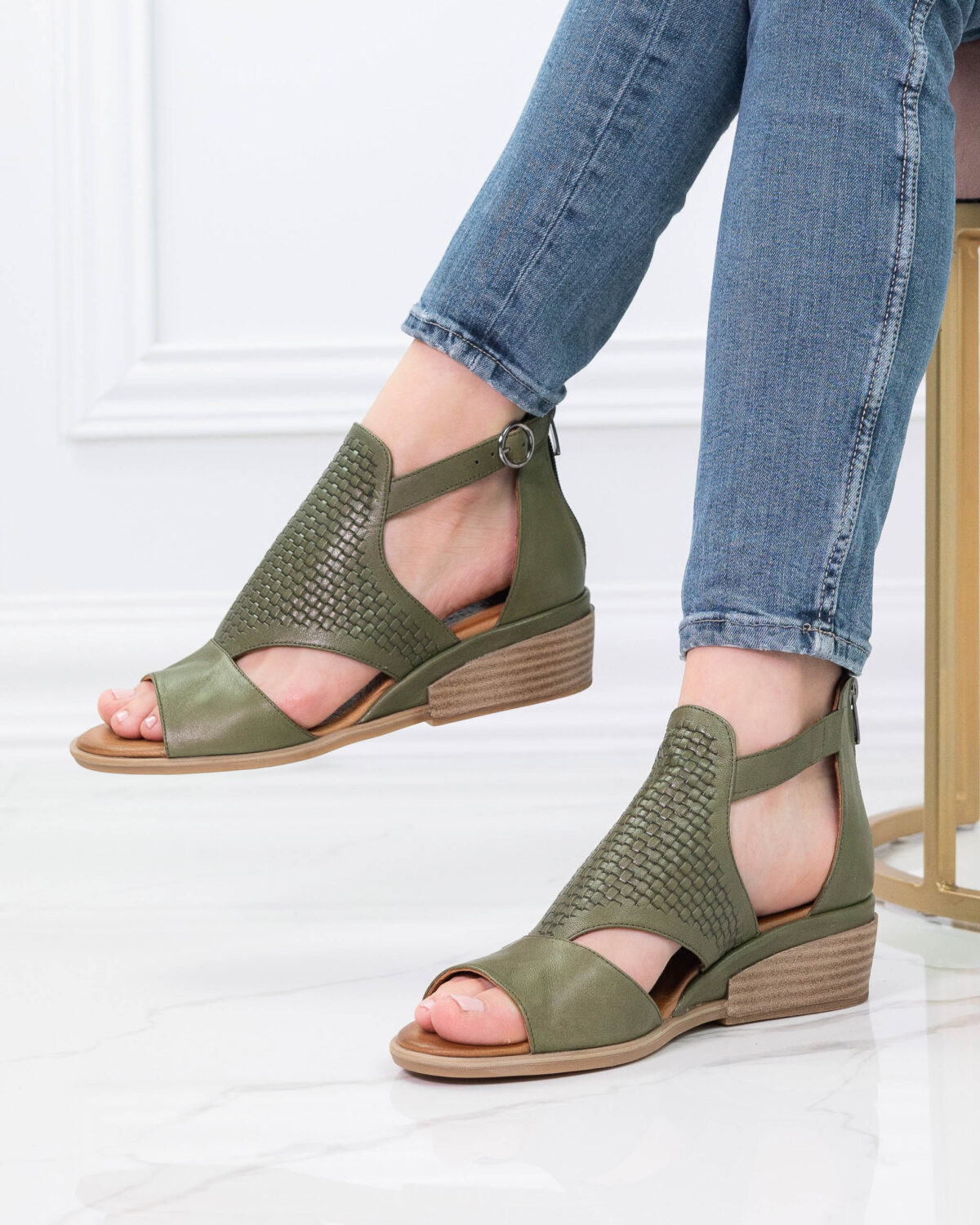 Зелени сандали на платформа от естествена кожа