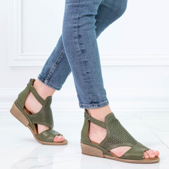 Зелени сандали на платформа от естествена кожа /