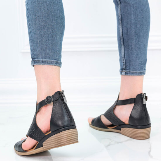 Alternative view of Черни сандали на платформа от естествена кожа