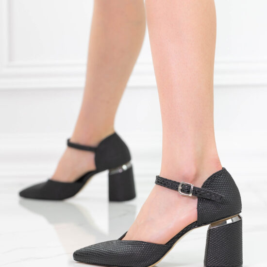 Дамски черни обувки с остър връх и квадратен ток Ursula 10312 /